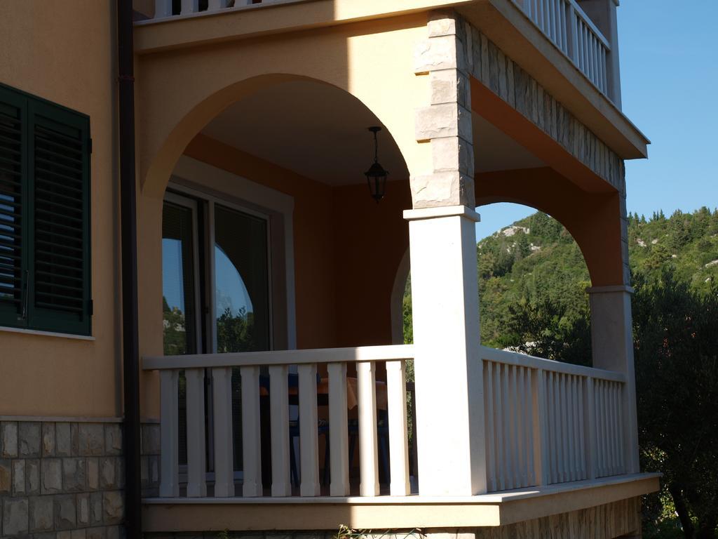 Buki * Ploce (Dubrovnik-Neretva)
